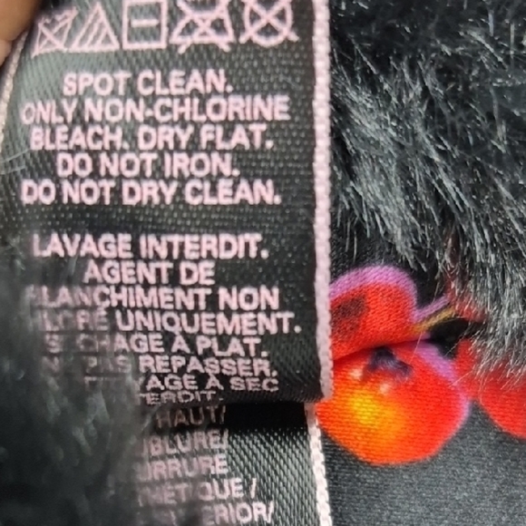 Victoria's Secret Cherry Print Fuzzy Slippers Women's Size Medium - Picture 12 of 13